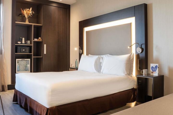 Room 34 of 206