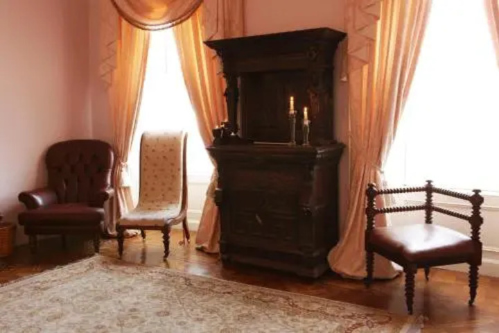 Room 3 of 20