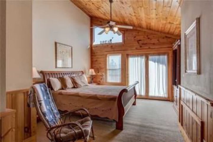 Another Day Inn Bearadise 2 Bedroom Home with Hot Tub