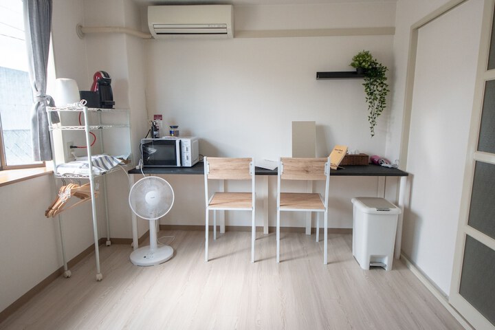 Room 4 of 16