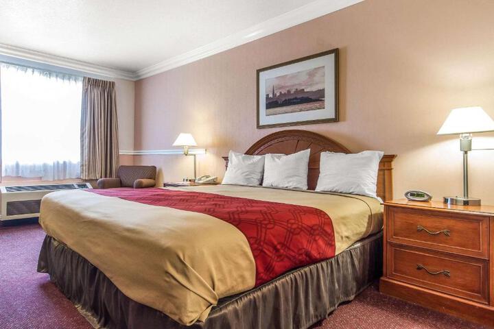 2 Queen Beds (7 of 15)