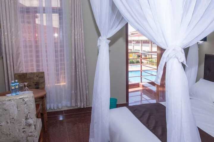 Room 9 of 38
