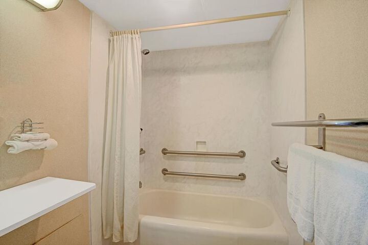Room 21 of 33