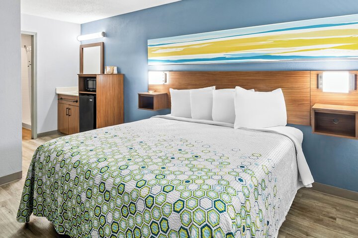 Room 10 of 35