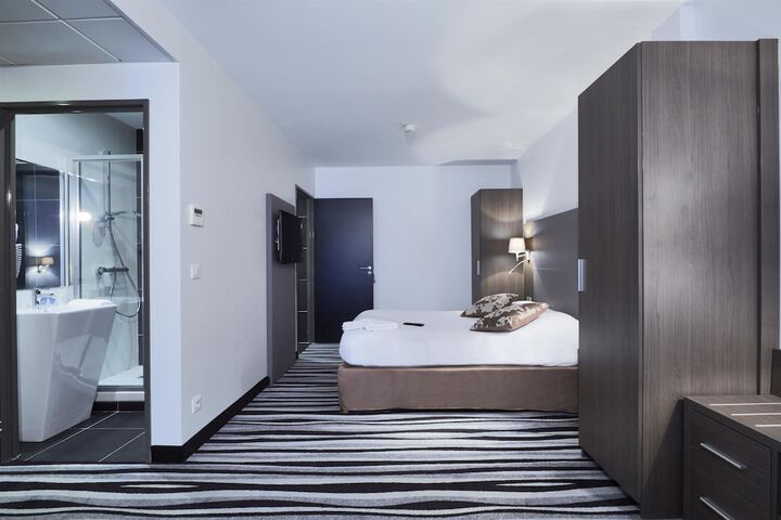 Room 10 of 55