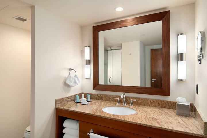 Room 53 of 118