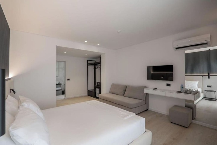 Room 50 of 100