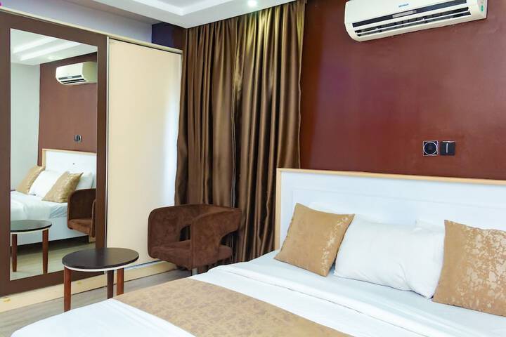 Room 5 of 15