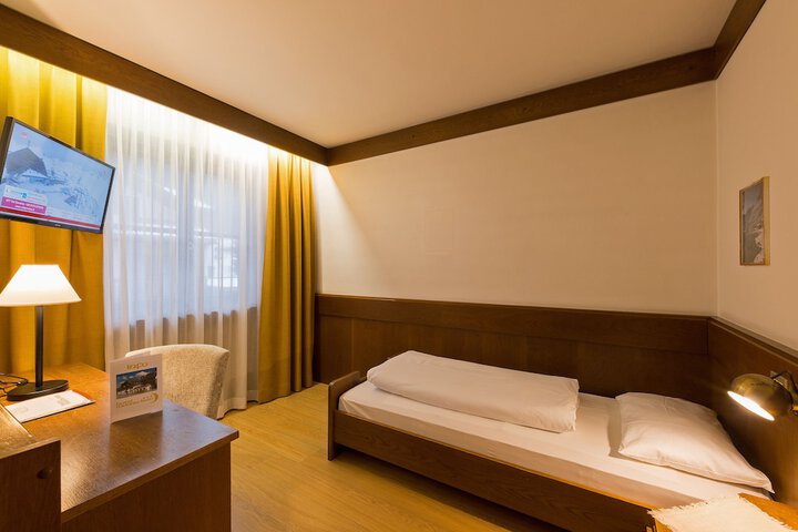 Room 4 of 38