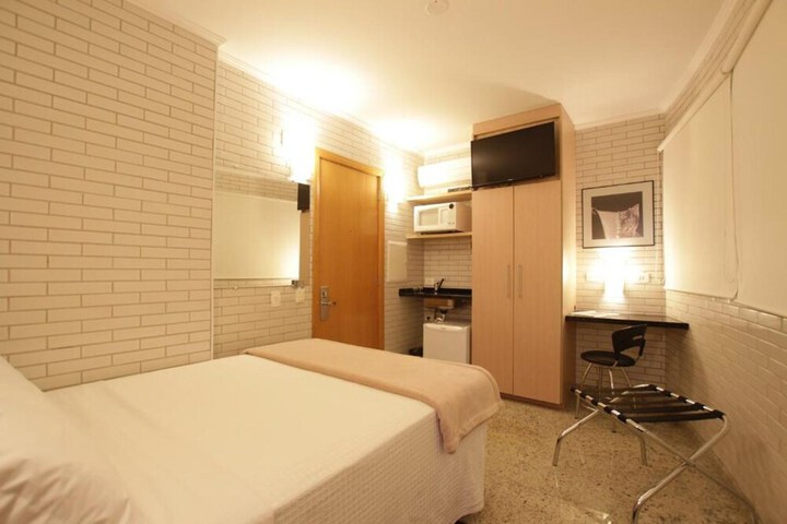 Room 8 of 39