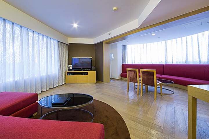 Room 5 of 95