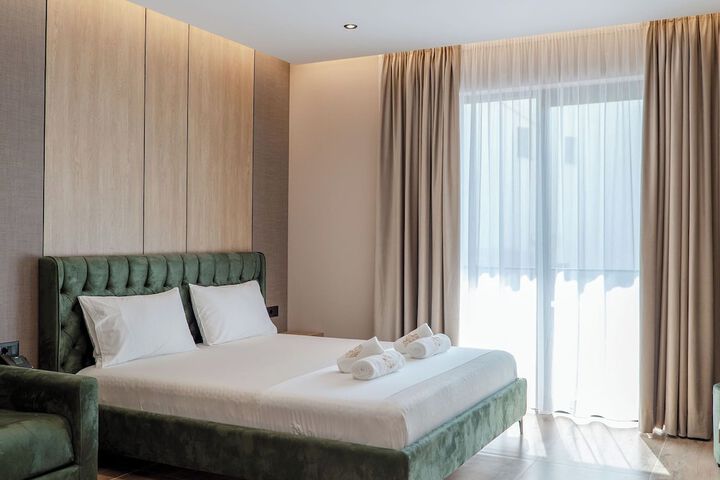Room 4 of 115