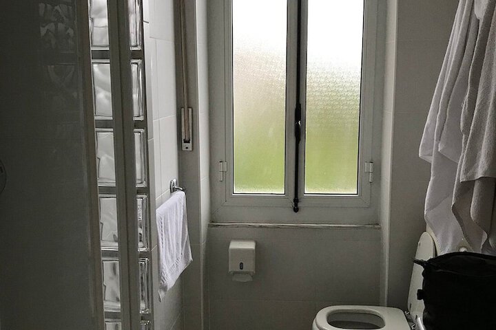 Room 9 of 13