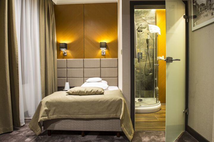 Room 3 of 49
