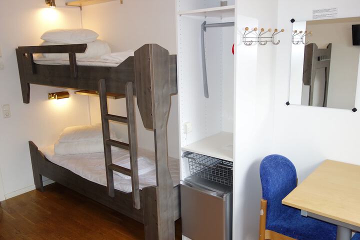 Room 13 of 81