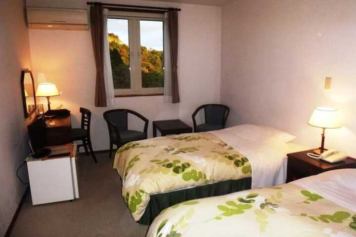 Room 10 of 27