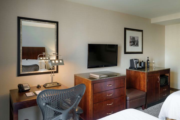 Double Accessible King Size Bed (5 of 8)