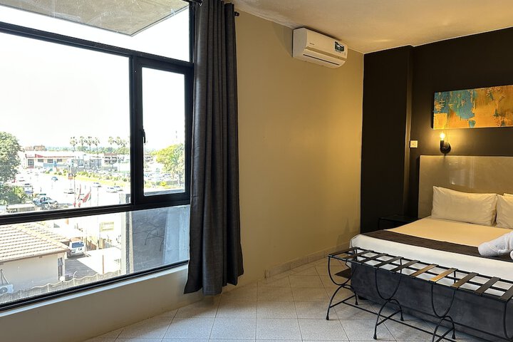 Room 4 of 38