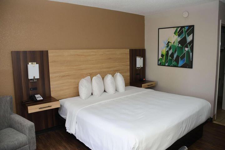 1 King Bed (2 of 5)