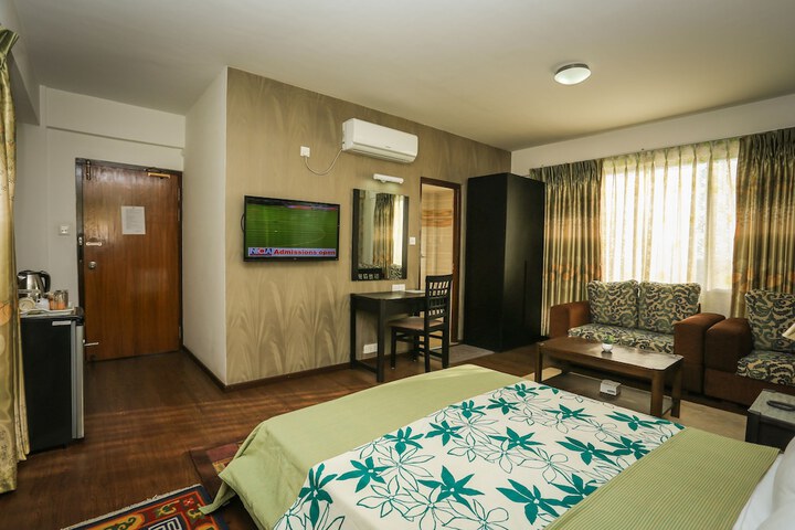 Room 6 of 32