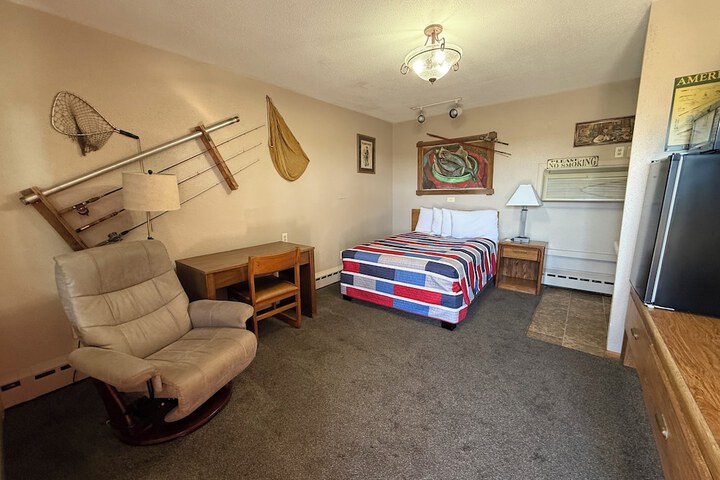 Room 4 of 28