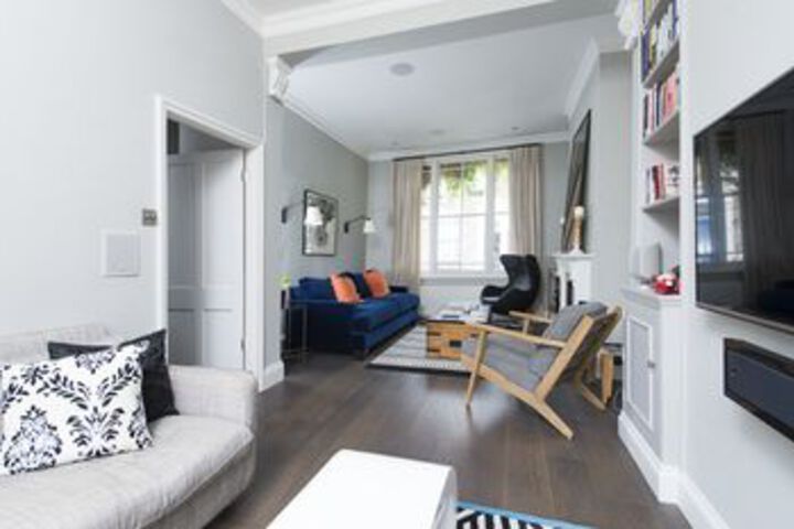 Stylish and Spacious 2BR House in Hammersmith