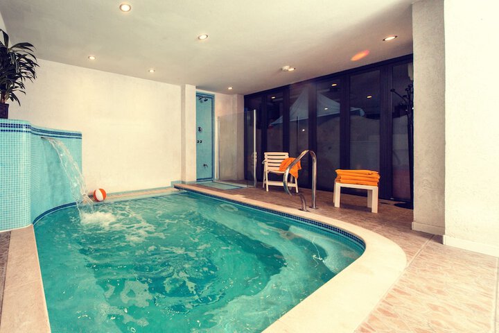 Hotel with Pool