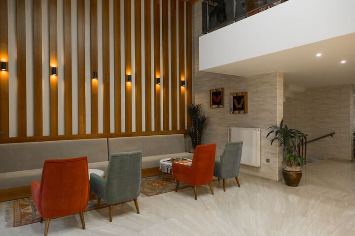 Entrance & Lobby