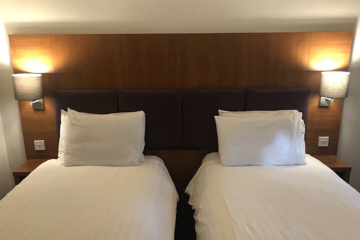 Room 12 of 18