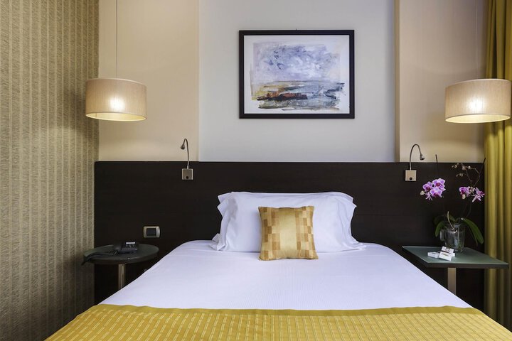 Room 10 of 72