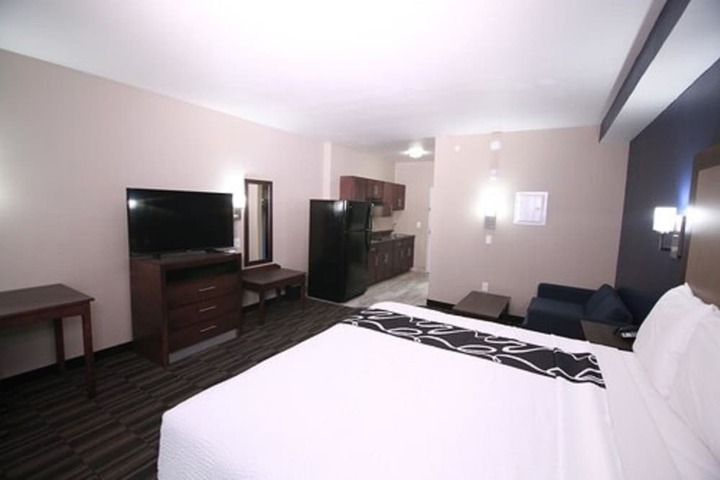 Suite King Size Bed (6 of 20)