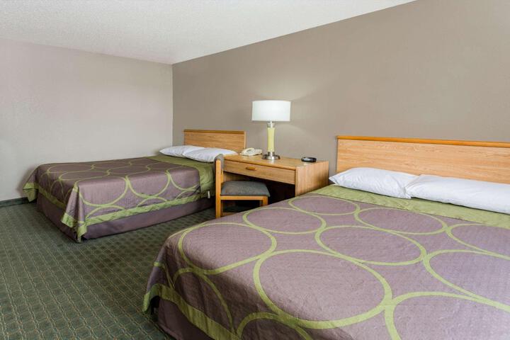 2 Double Beds (1 of 6)
