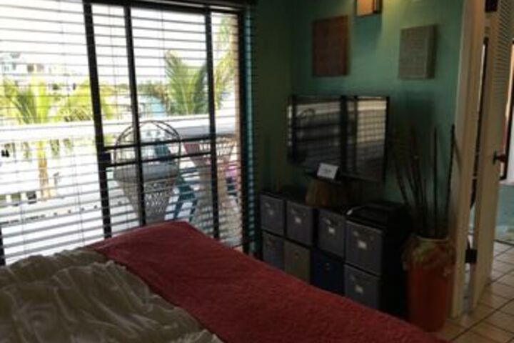 Room 13 of 33
