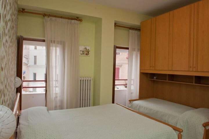 Room 6 of 37