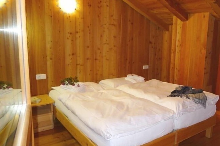 Room 7 of 18