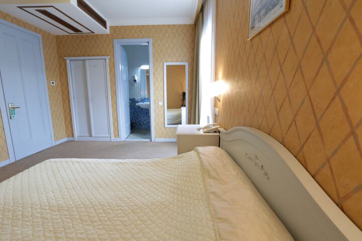 Room 39 of 90