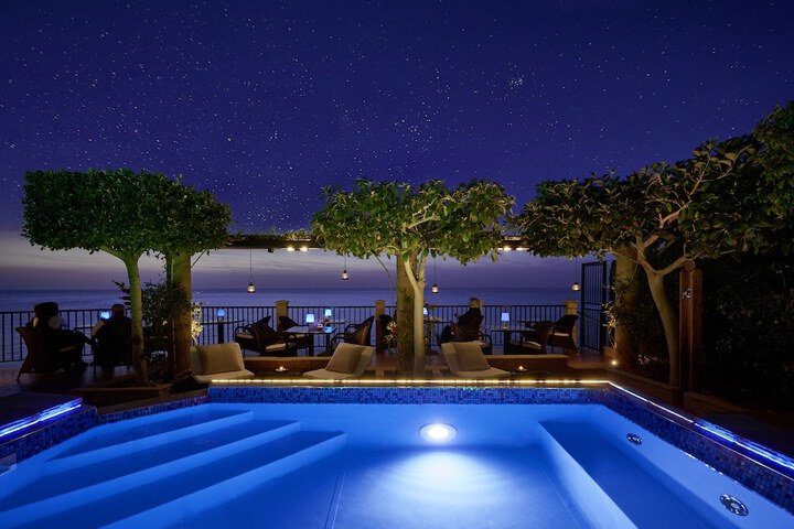 Hotel Pool