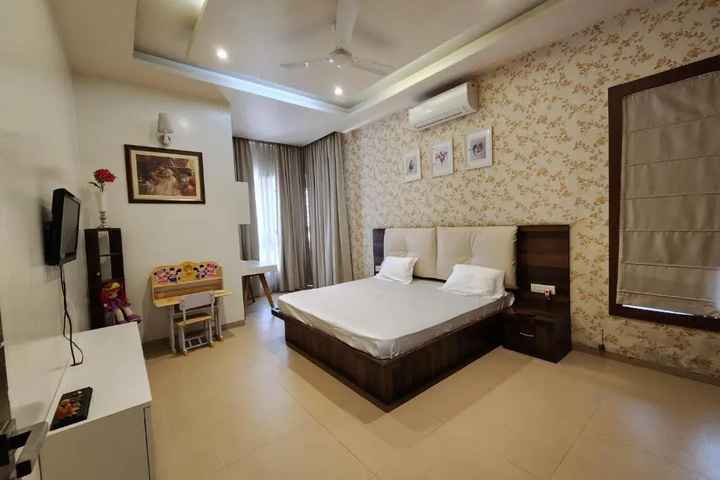 Room 2 of 11