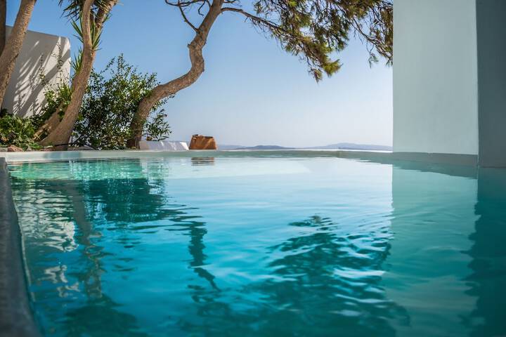 Hotel with Pool