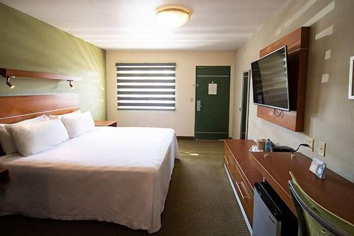 Room 40 of 64