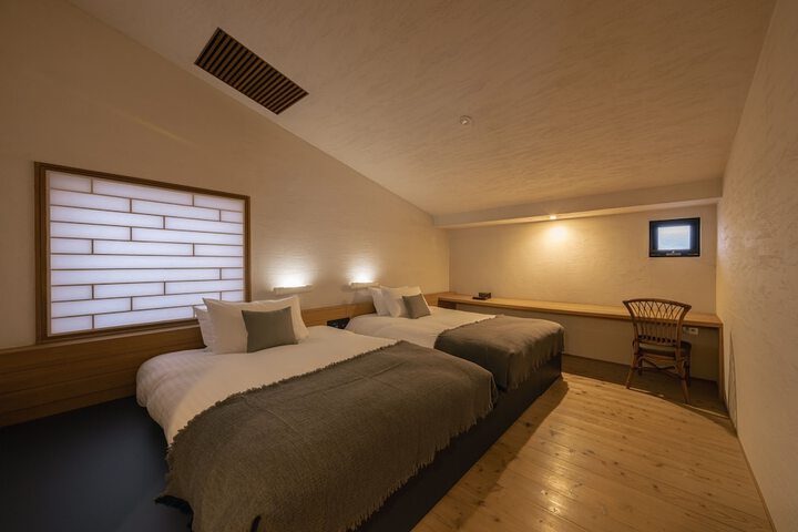 Room 12 of 66