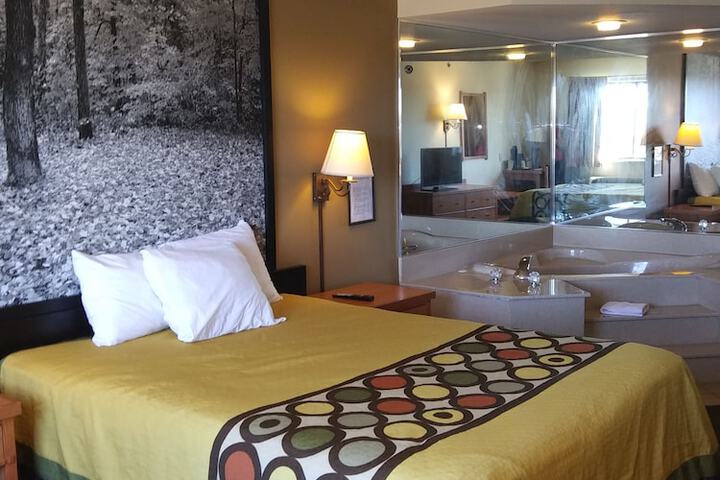1 Queen Bed (33 of 35)