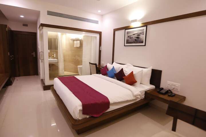 Room 5 of 83