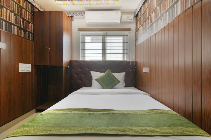 Room 17 of 34