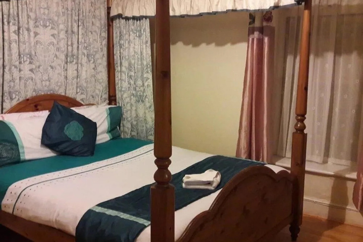 Room 2 of 9