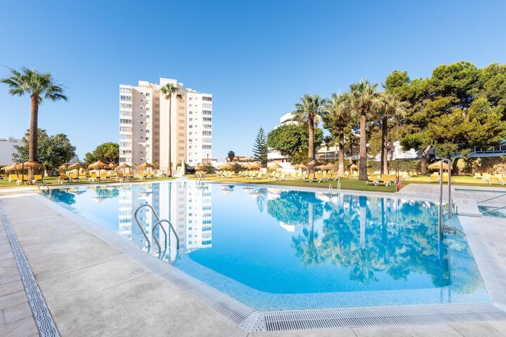 Hotel Pool