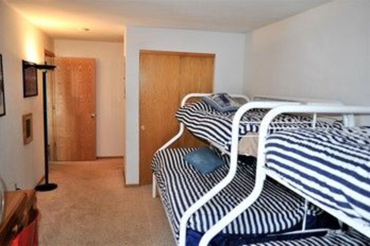 Room 93 of 195