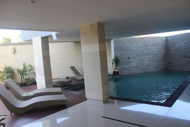 Hotel Pool