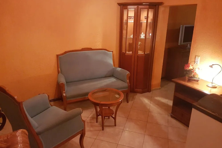 Room 8 of 10
