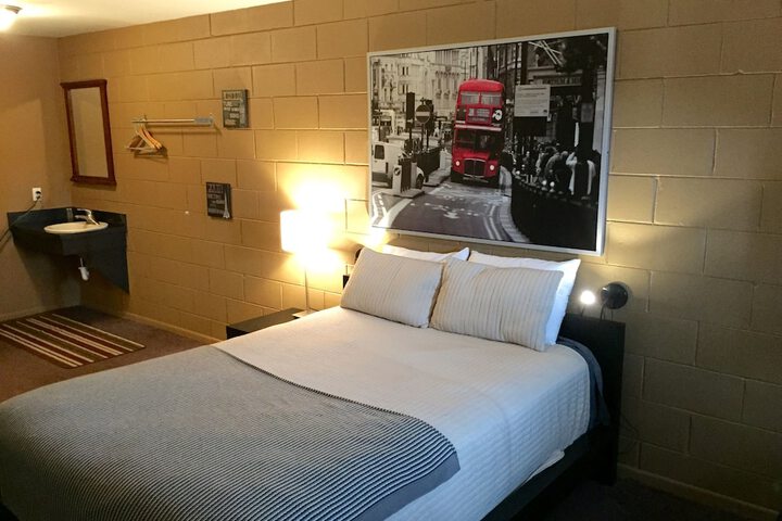 Room 5 of 23